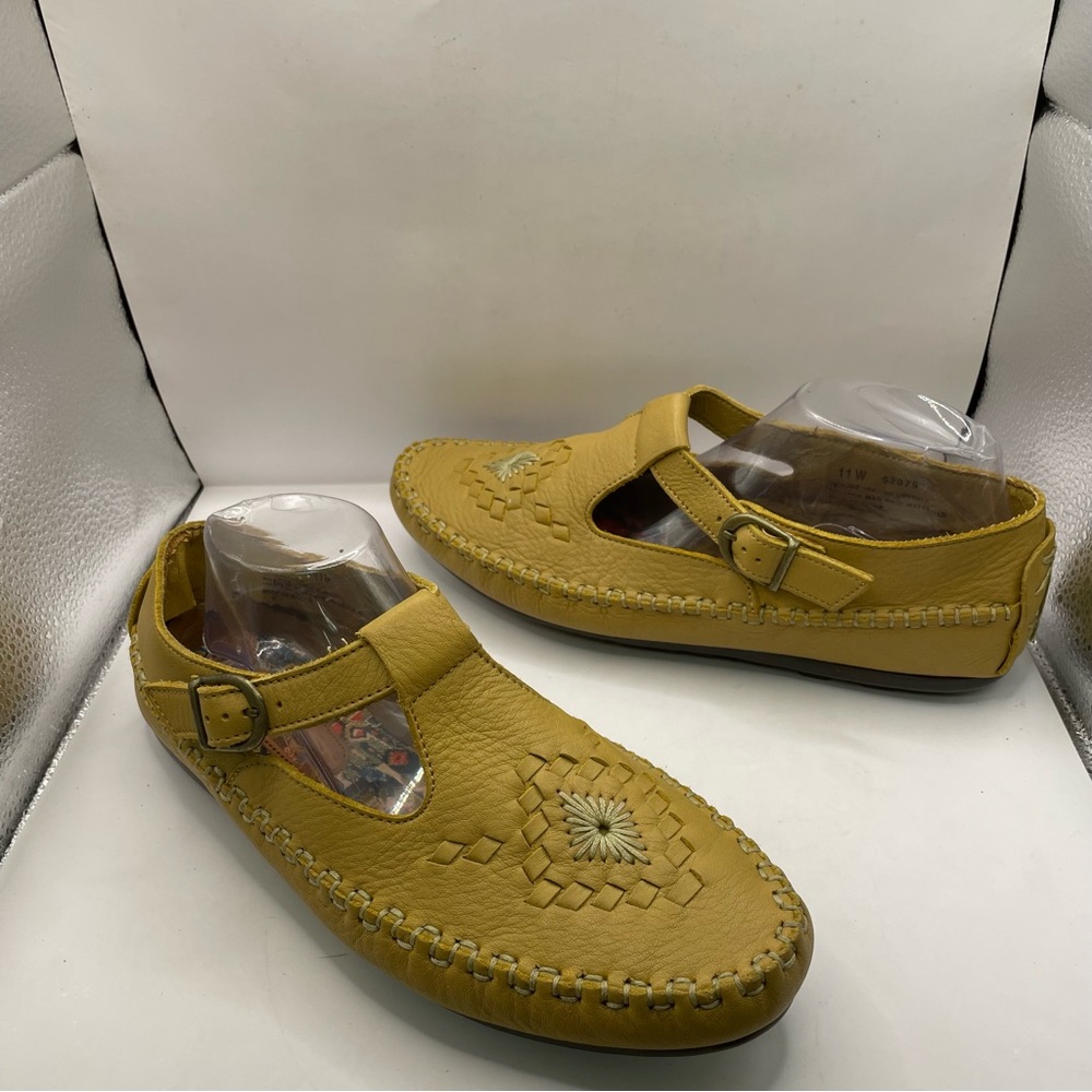 NWOB Hush Puppies Leather Moccasin Casual Comfort Strap Women’s Yellow size 11W - Picture 1 of 6
